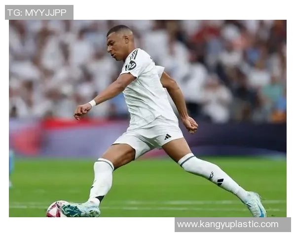 足球明星在家生活揭秘他们的日常活动与家庭乐趣 足球明星在家生活揭秘他们的日常活动与家庭乐趣