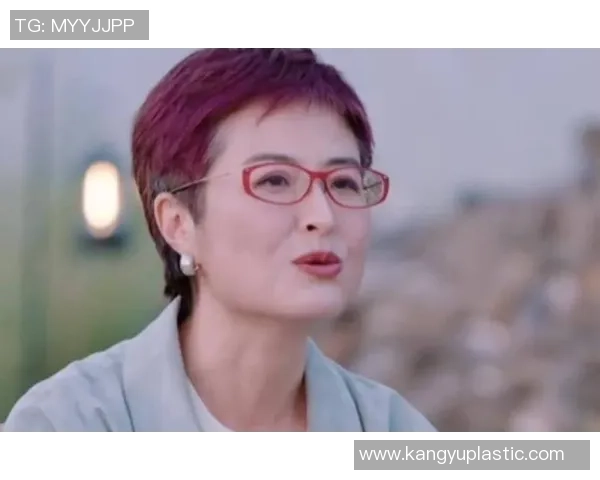 足球明星李铁的妻子揭秘她的生活与事业成就 足球明星李铁的妻子揭秘她的生活与事业成就