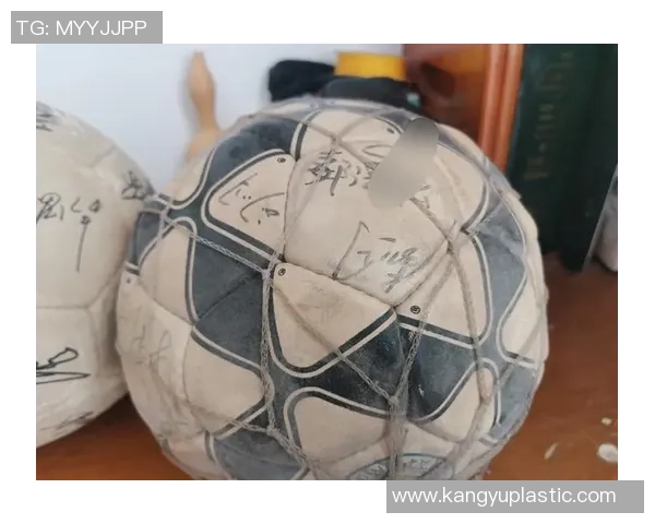 足球明星签名的最佳位置和技巧分享让你的收藏更具价值 足球明星签名的最佳位置和技巧分享让你的收藏更具价值