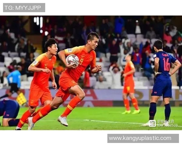 重庆足球队与北京足球队赛后复盘分析意识的差异与启示 重庆足球队与北京足球队赛后复盘分析意识的差异与启示