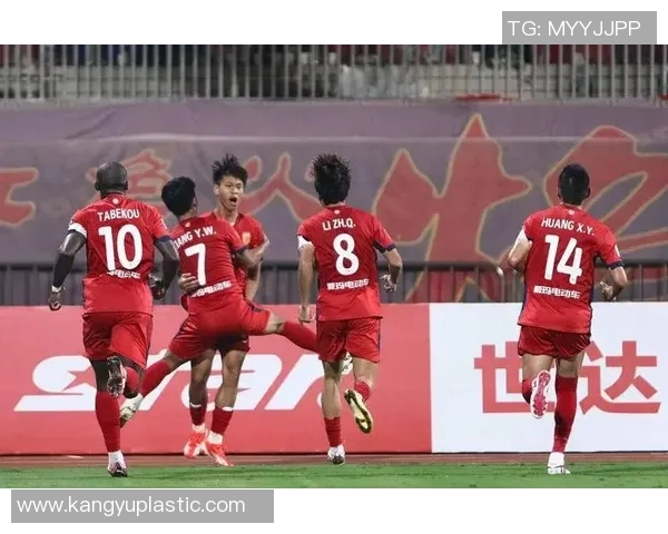 足球专题：聚焦重庆足球队的技术